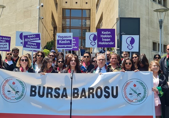 Kadınların haklarını budayan değil, kadınları yaşatan bir hukuk ve bir kamu politikası talep ediyoruz.